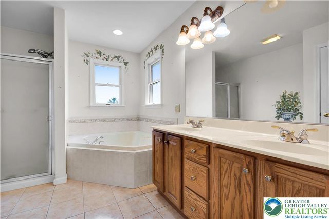 1465 Deer Path Road, Forks Twp, PA 18040