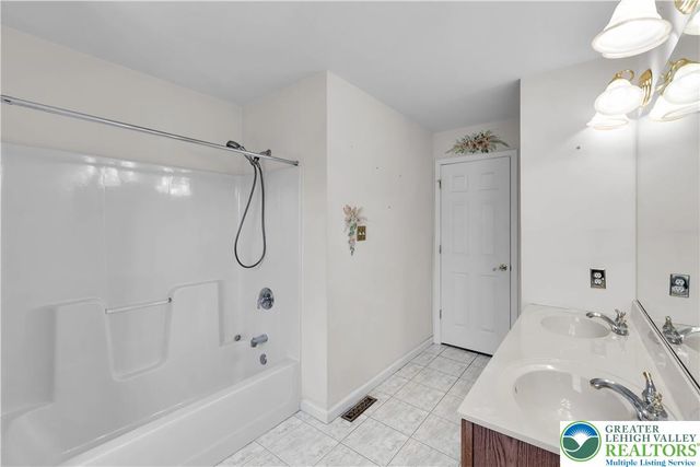 1465 Deer Path Road, Forks Twp, PA 18040