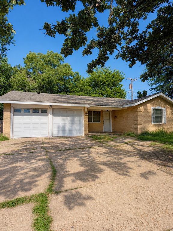 54 NW 29th Street NW, Paris, TX 75460