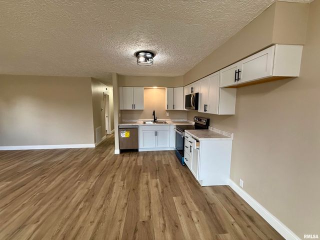 1805 N 13TH Street, Herrin, IL 62948