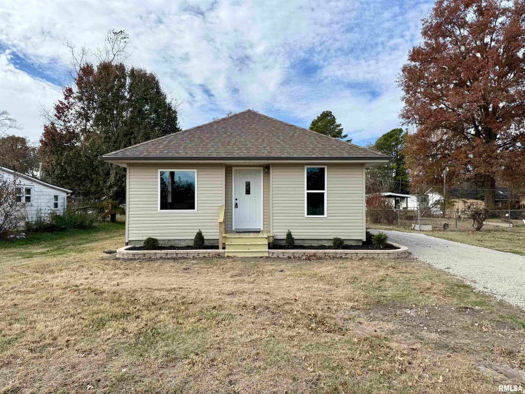 1805 N 13TH Street, Herrin, IL 62948