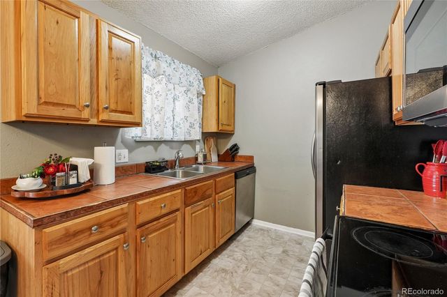 2045 Grosbear Lane, Colorado Springs, CO 80916