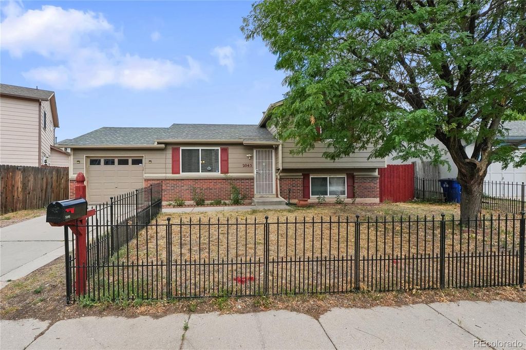 2045 Grosbear Lane, Colorado Springs, CO 80916