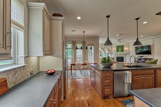 30 W Twin Ponds Court, Tomball, TX 77375