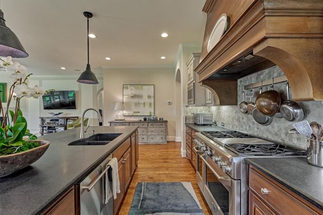 30 W Twin Ponds Court, Tomball, TX 77375