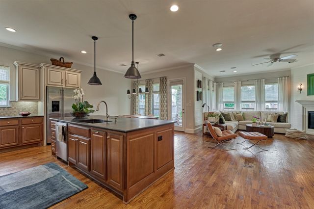 30 W Twin Ponds Court, Tomball, TX 77375