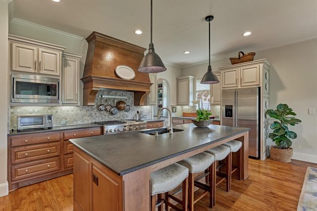 30 W Twin Ponds Court, Tomball, TX 77375