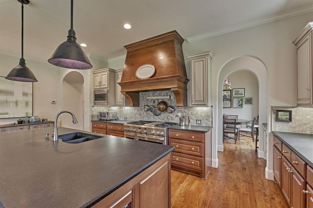 30 W Twin Ponds Court, Tomball, TX 77375