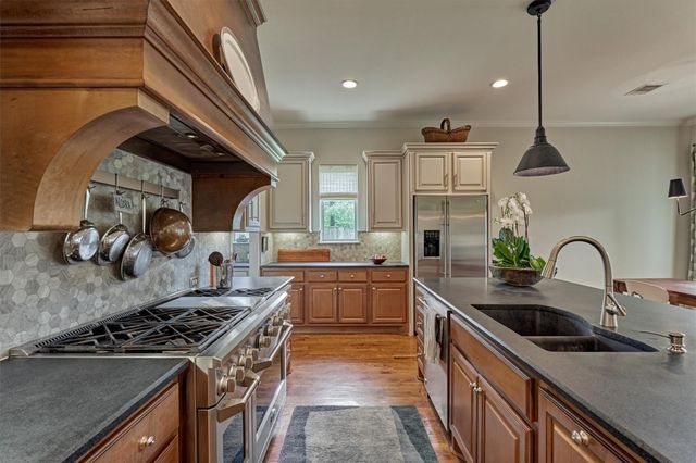 30 W Twin Ponds Court, Tomball, TX 77375