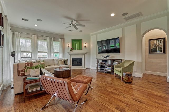 30 W Twin Ponds Court, Tomball, TX 77375