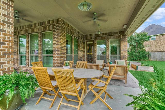 30 W Twin Ponds Court, Tomball, TX 77375