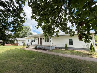 1255 E Bonaire Drive, Springfield, MO 65803