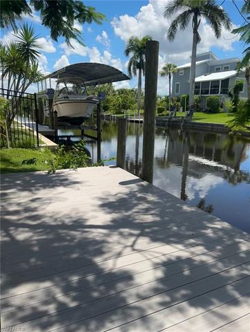 2241 Club House RD, North Fort Myers, FL 33917