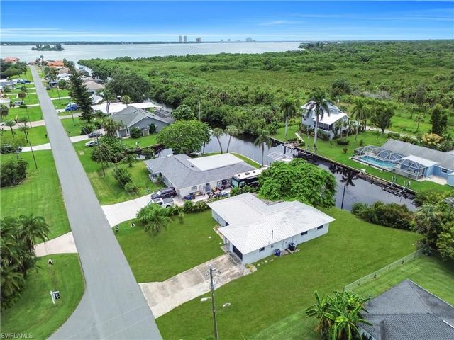 2241 Club House RD, North Fort Myers, FL 33917