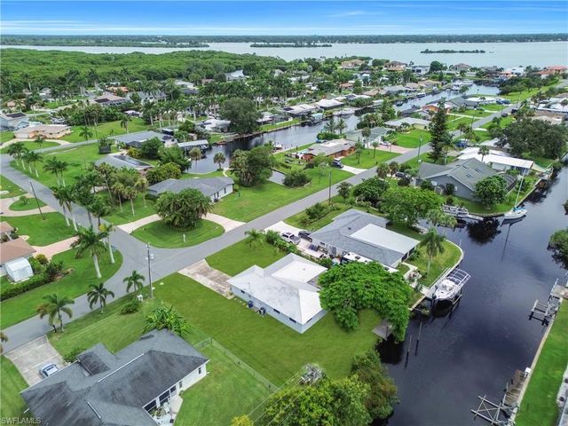 2241 Club House RD, North Fort Myers, FL 33917