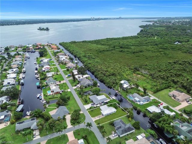 2241 Club House RD, North Fort Myers, FL 33917