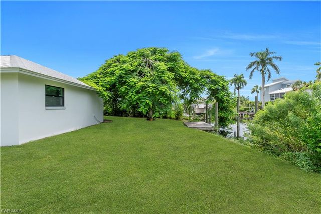 2241 Club House RD, North Fort Myers, FL 33917