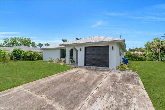 2241 Club House RD, North Fort Myers, FL 33917