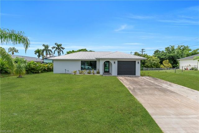 2241 Club House RD, North Fort Myers, FL 33917