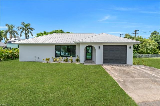 2241 Club House RD, North Fort Myers, FL 33917