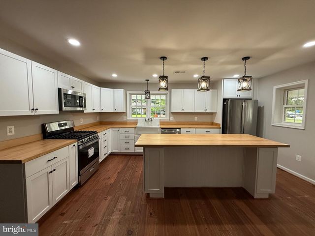 7412 AXTON ST, Springfield, VA 22151
