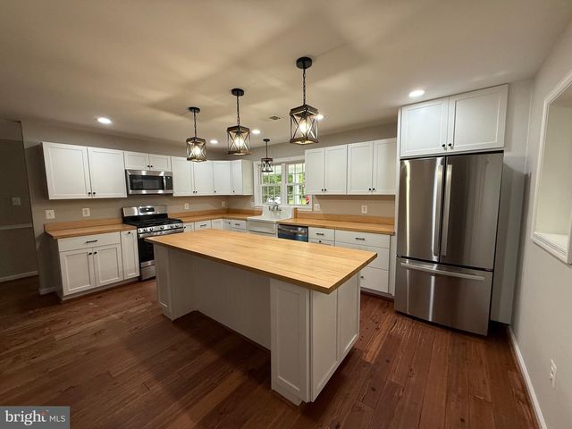 7412 AXTON ST, Springfield, VA 22151