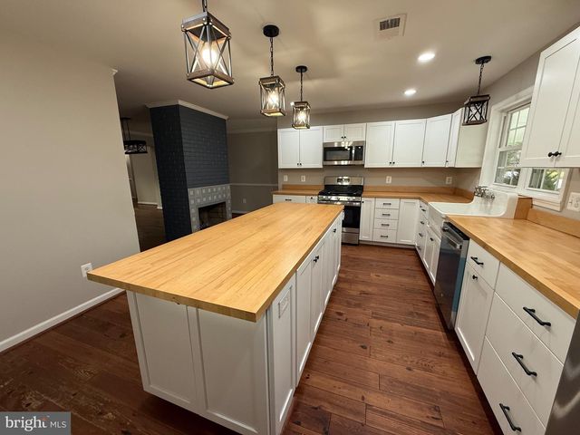 7412 AXTON ST, Springfield, VA 22151