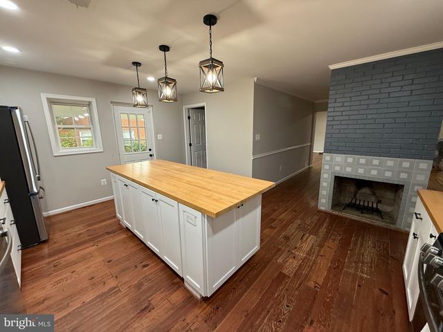 7412 AXTON ST, Springfield, VA 22151