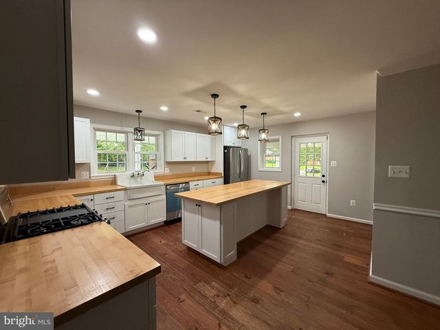 7412 AXTON ST, Springfield, VA 22151