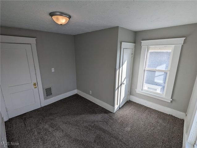 902 W 11th Street, Lorain, OH 44052