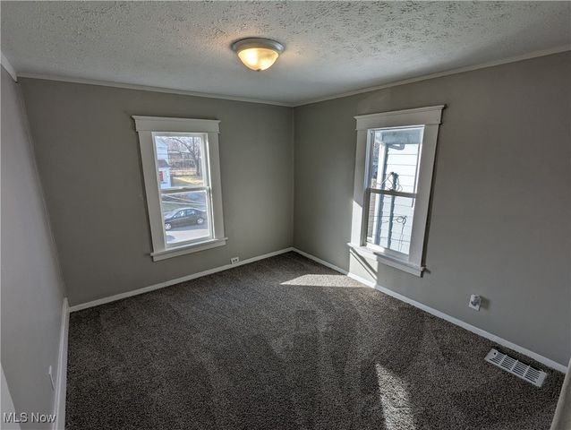 902 W 11th Street, Lorain, OH 44052