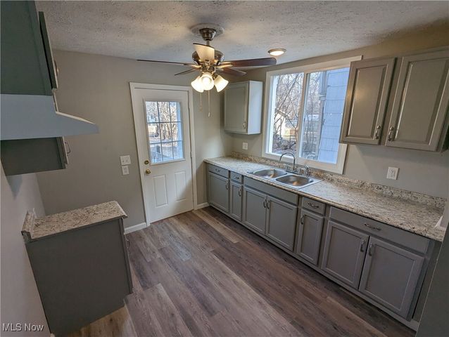 902 W 11th Street, Lorain, OH 44052