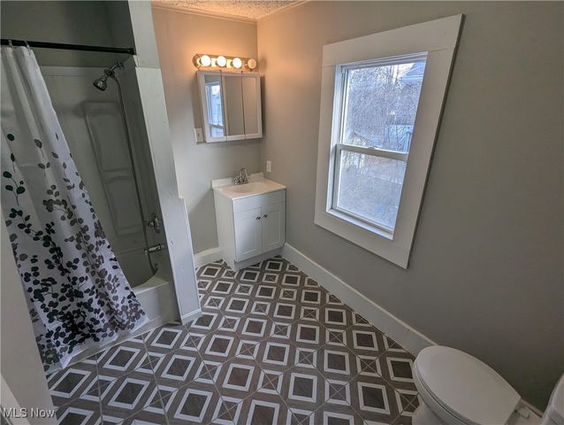 902 W 11th Street, Lorain, OH 44052