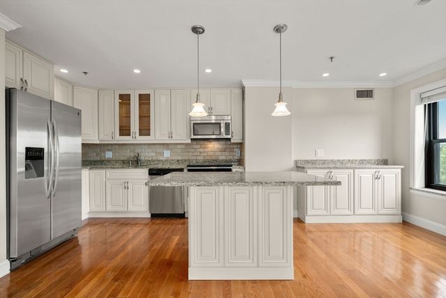 16 Harcourt 5G, Boston, MA 02116