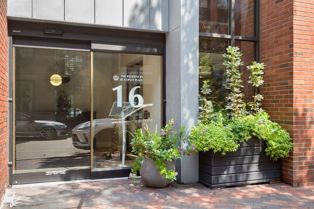 16 Harcourt 5G, Boston, MA 02116