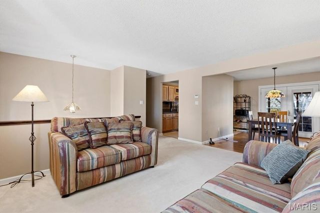 637 N Virginia Avenue, Eureka, MO 63025