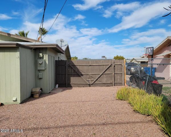 5425 E AKRON Street, Mesa, AZ 85205