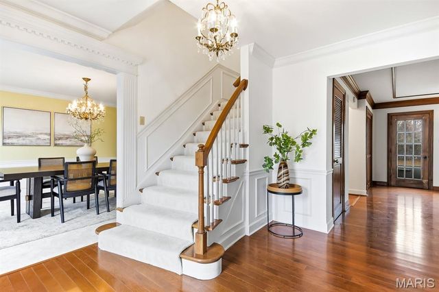 94 Meadowbrook Country Club Estate, Ballwin, MO 63011