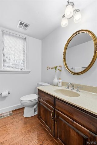 94 Meadowbrook Country Club Estate, Ballwin, MO 63011