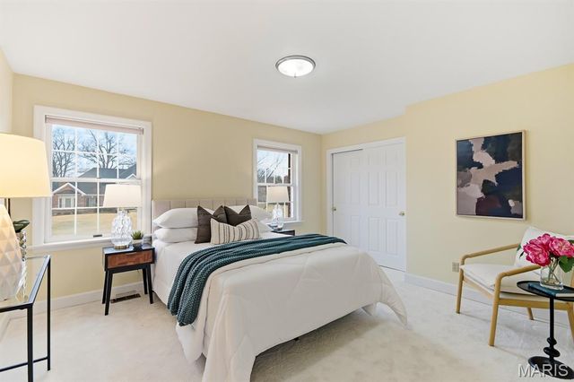 94 Meadowbrook Country Club Estate, Ballwin, MO 63011