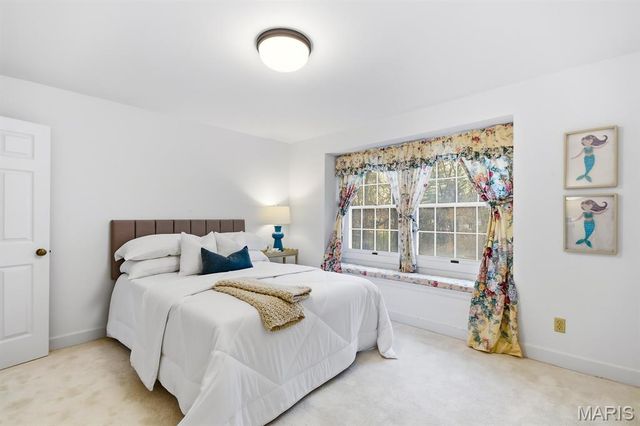 94 Meadowbrook Country Club Estate, Ballwin, MO 63011