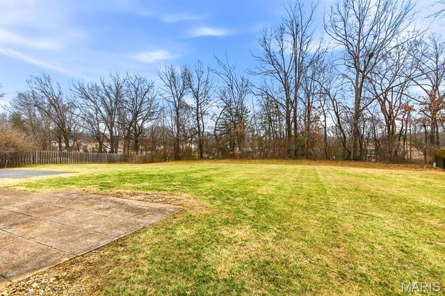 94 Meadowbrook Country Club Estate, Ballwin, MO 63011