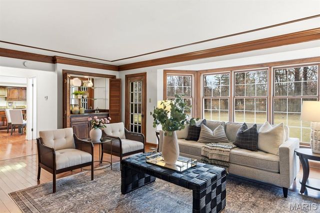 94 Meadowbrook Country Club Estate, Ballwin, MO 63011