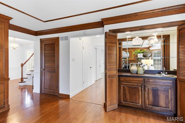 94 Meadowbrook Country Club Estate, Ballwin, MO 63011