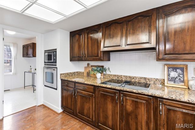 94 Meadowbrook Country Club Estate, Ballwin, MO 63011