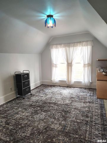 458 W PINE Street, Canton, IL 61520