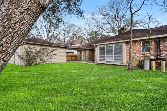 2067 SE Shadow Rock Drive, Houston, TX 77339