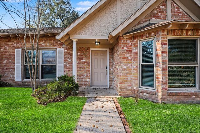 2067 SE Shadow Rock Drive, Houston, TX 77339