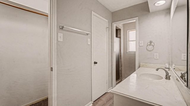 2067 SE Shadow Rock Drive, Houston, TX 77339