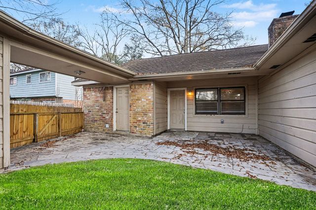 2067 SE Shadow Rock Drive, Houston, TX 77339